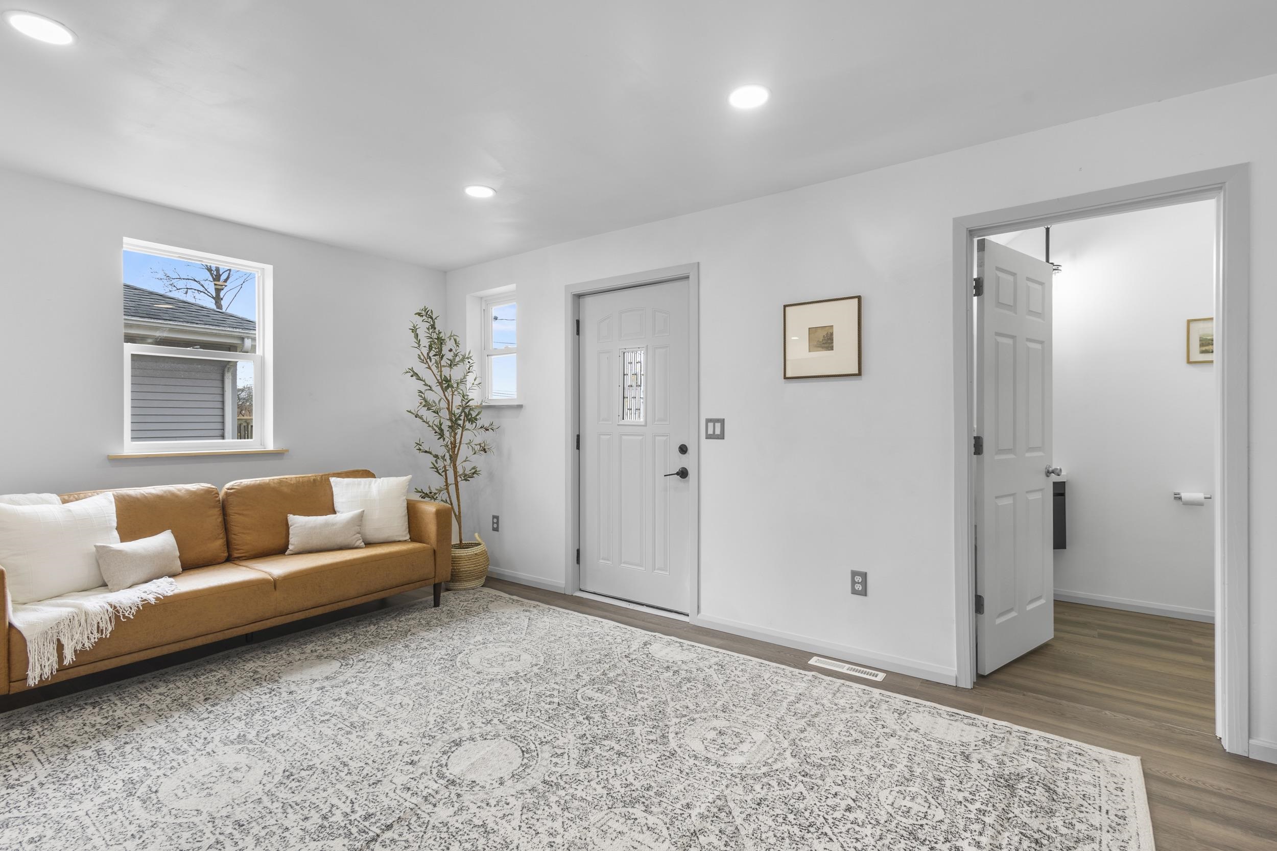1317 Everett Street Madison, WI 53704 - Photo 2 of 31