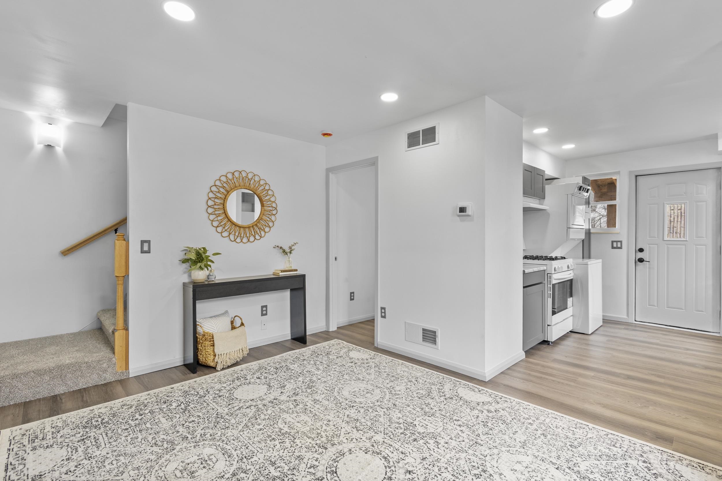 1317 Everett Street Madison, WI 53704 - Photo 4 of 31
