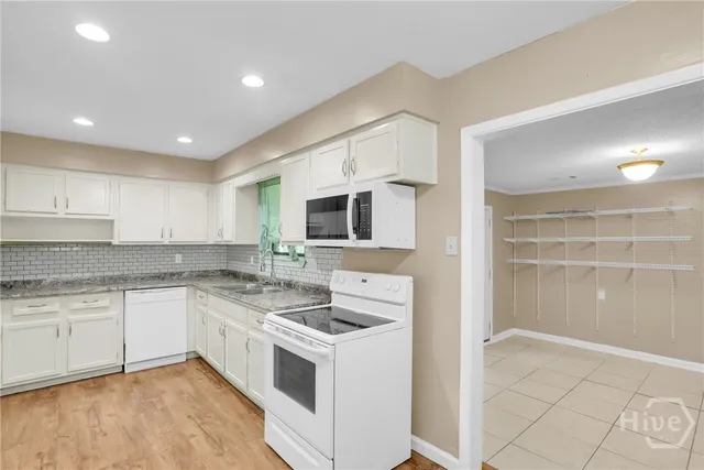 $2,400 | 2222 Bacon Park Drive, Savannah, GA 31406