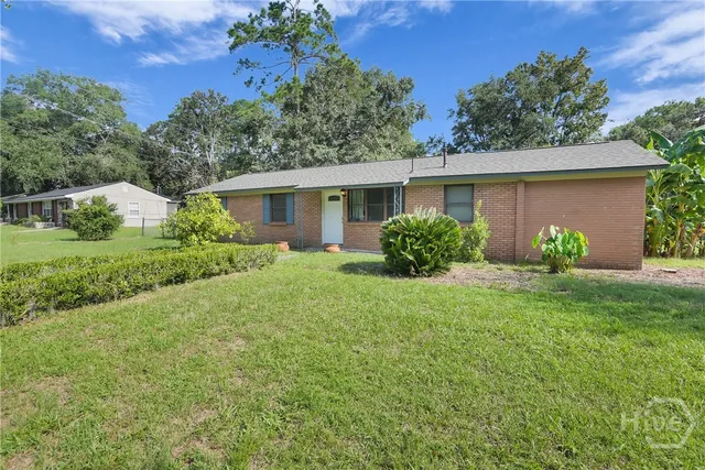 $2,400 | 2222 Bacon Park Drive, Savannah, GA 31406