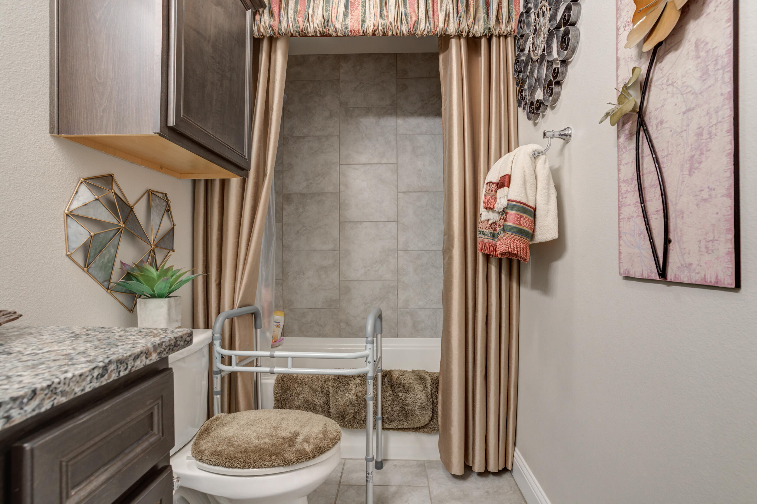 9801 Valencia Avenue Lubbock, TX 79424 - Photo 54 of 67 DSC09158_59_60_61_62