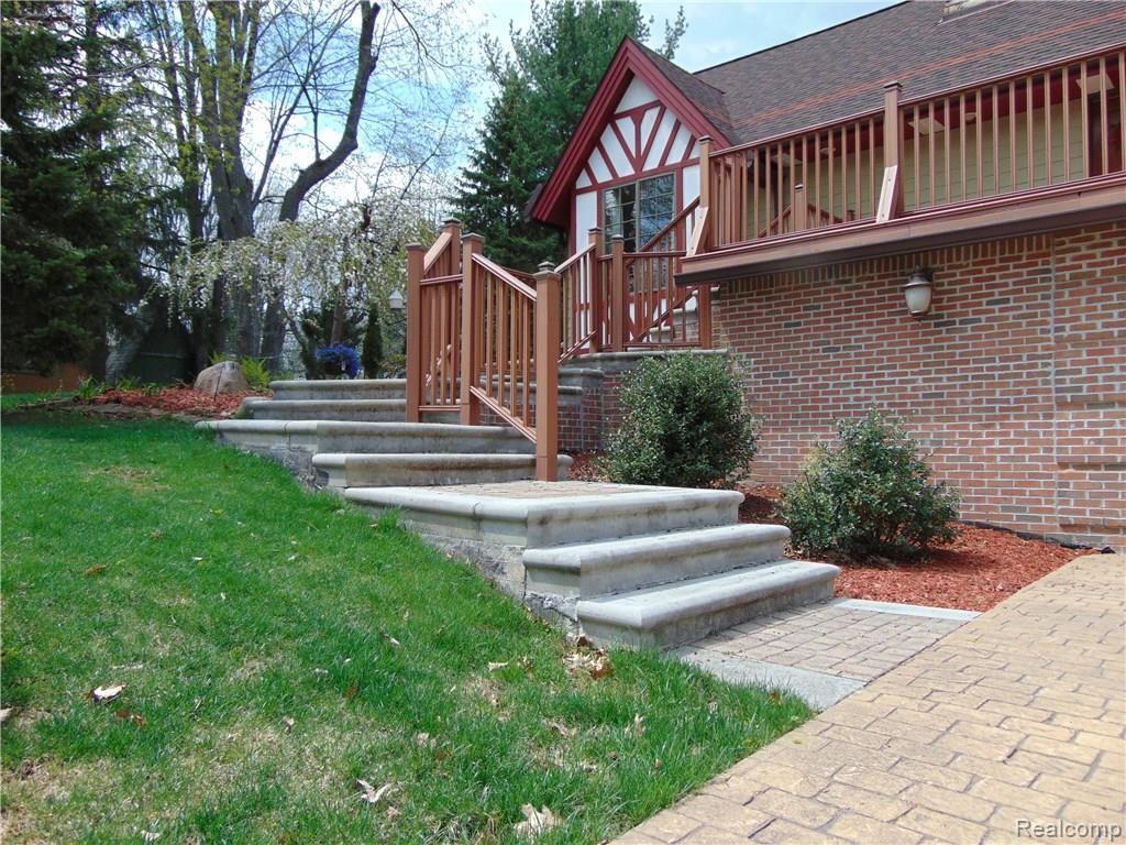 2700 Mohawk Lane Rochester Hills, MI 48306 - Photo 4 of 83