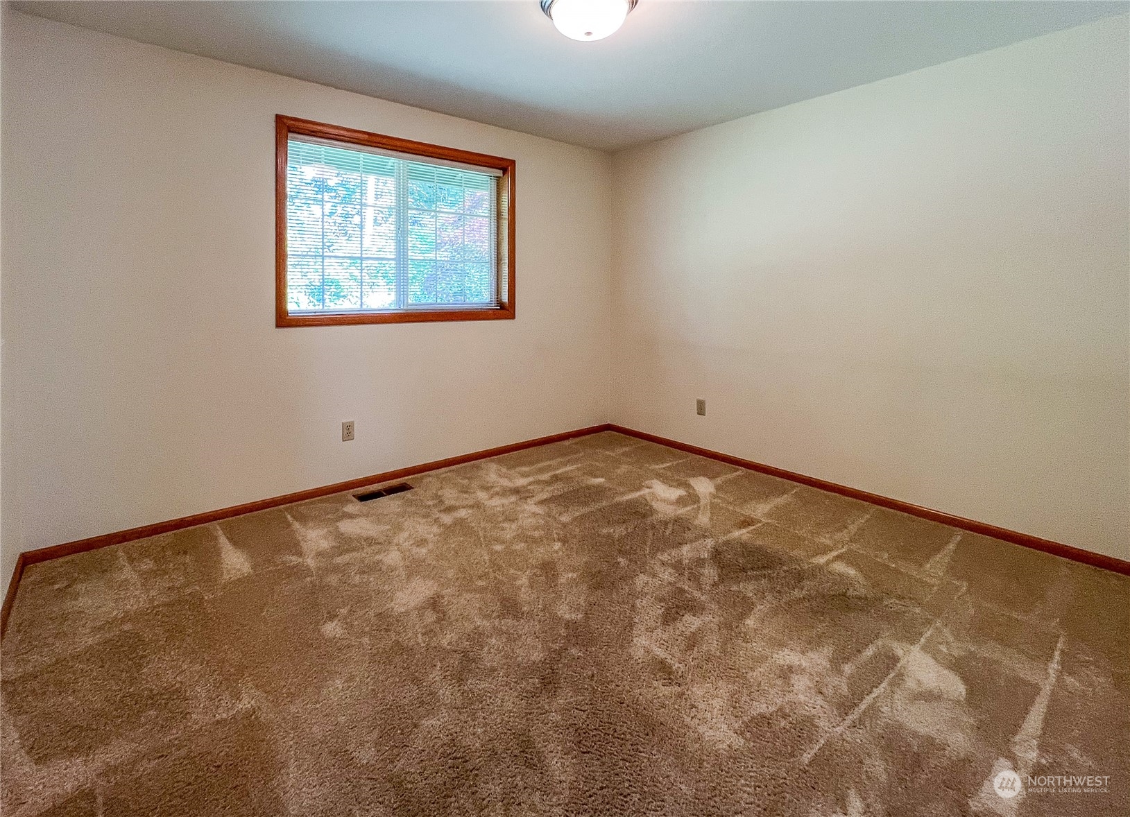 247 West Bartlett Road Lynden, WA 98264 - Photo 15 of 26 an empty room with a window