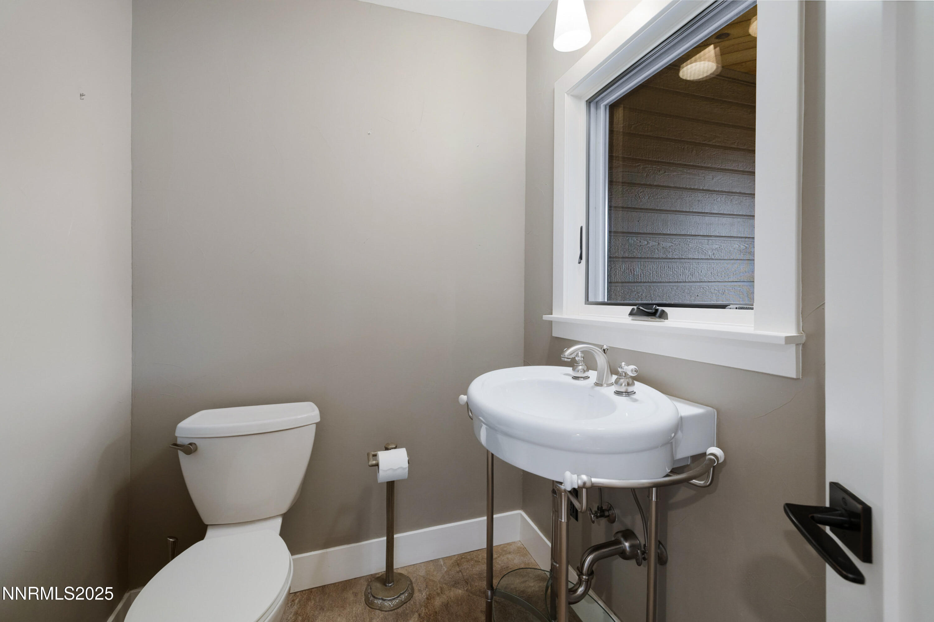 110 Moonstone Lane Reno, NV 89508 - Photo 35 of 68 a bathroom with a toilet sink and mirror