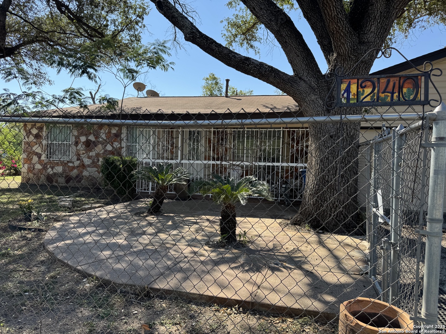 a view of a back yard of a house
