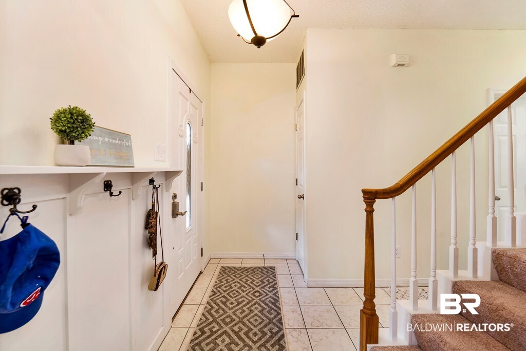 121 Geneva Drive Daphne, AL 36526 - Photo 4 of 26 Foyer