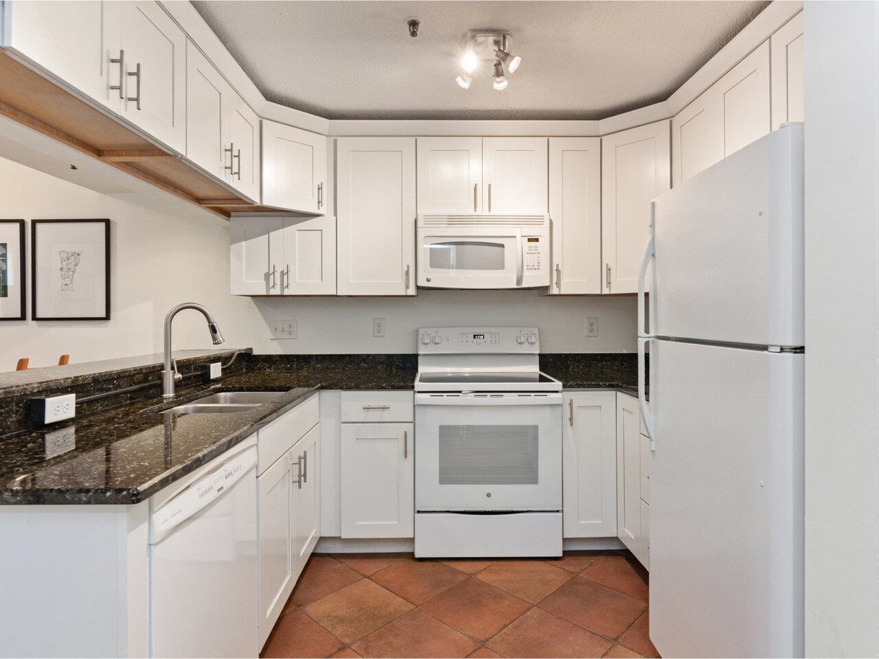 337 College Street, Unit 5 Burlington, VT 05401 - Photo 13 of 21