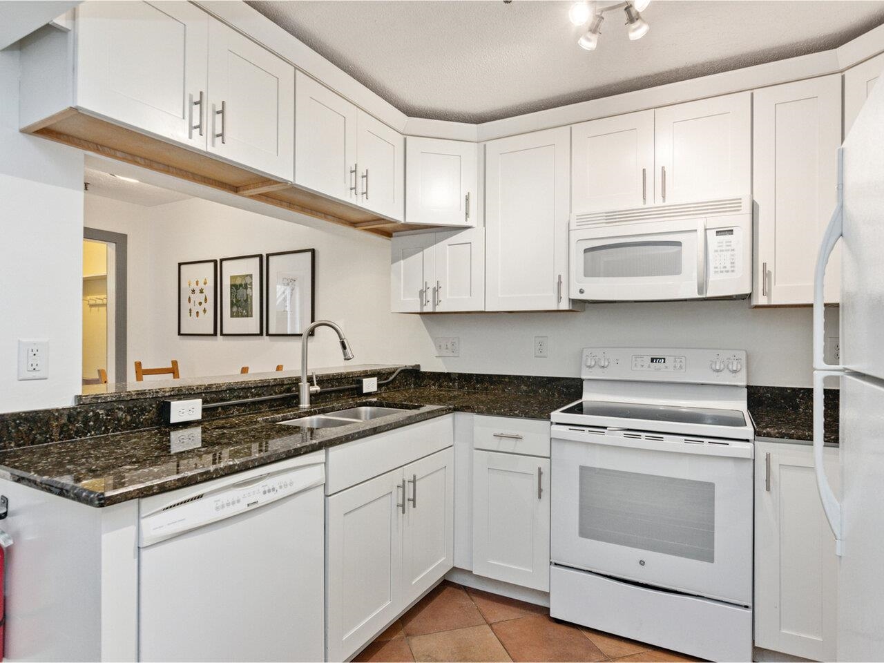337 College Street, Unit 5 Burlington, VT 05401 - Photo 2 of 21