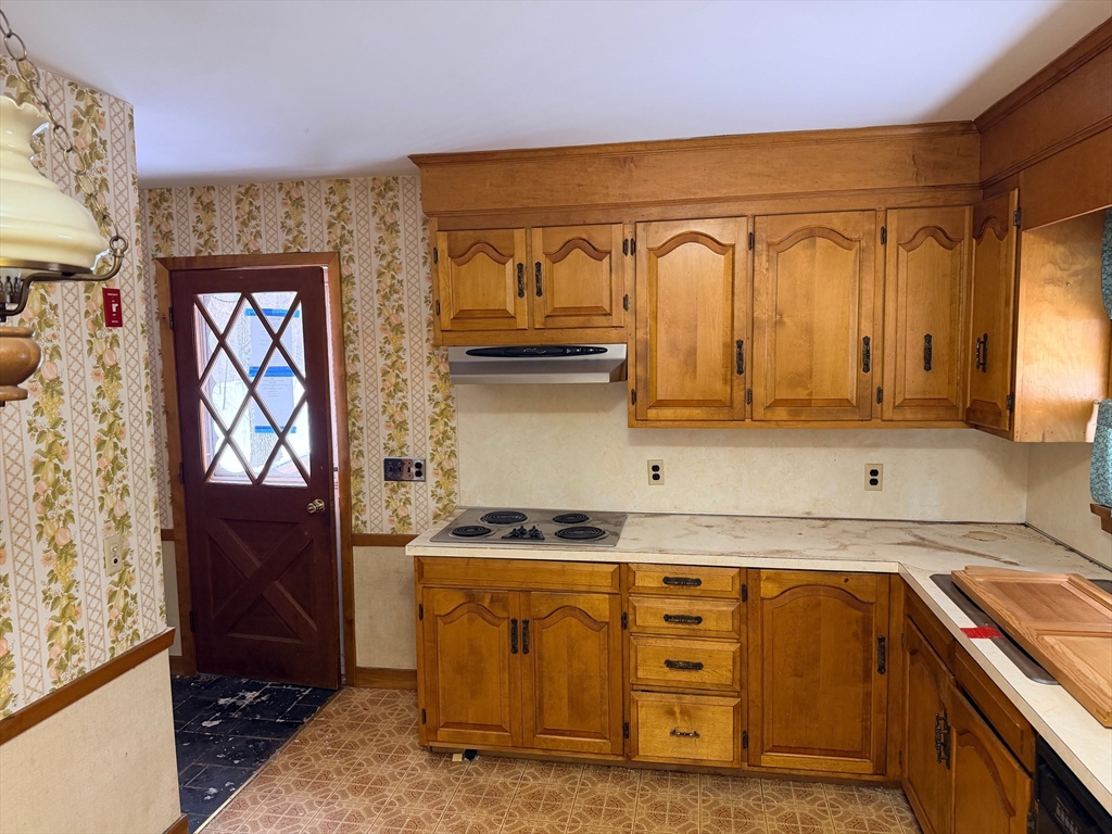 8 Molloy Road Georgetown, MA 01833 - Photo 4 of 20
