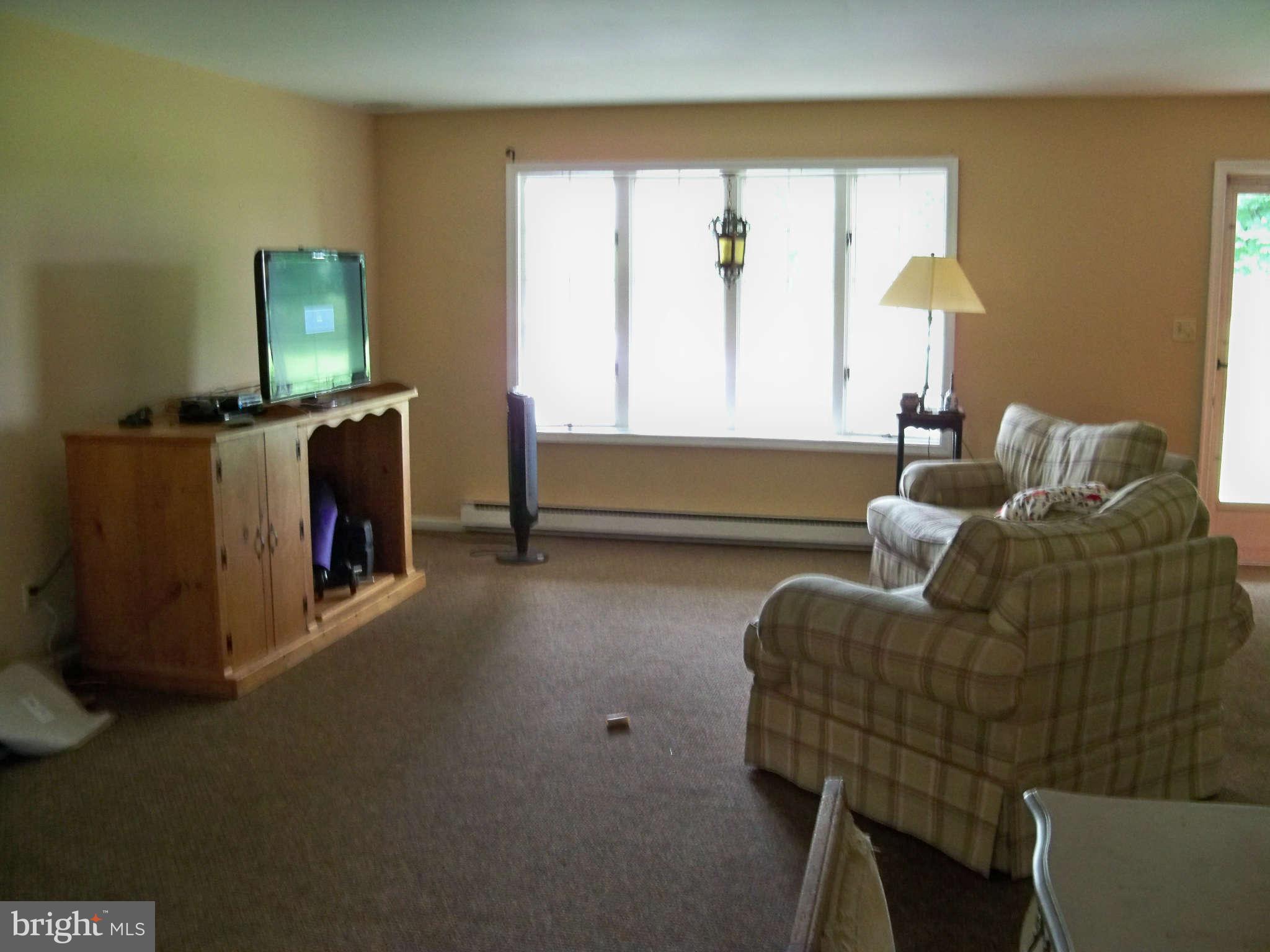 250 Spears Hill Road Elkton, MD 21921 - Photo 5 of 17 Living Room