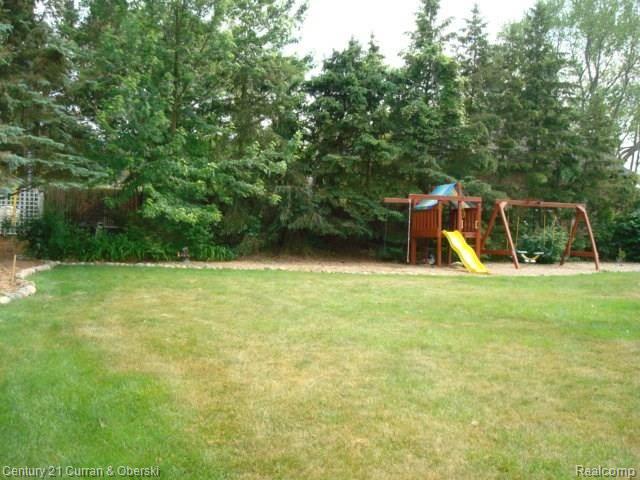 35377 Curtis Road Livonia, MI 48152 - Photo 7 of 59 DSC01993.JPG