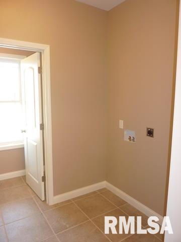 910 Devonshire Road Washington, IL 61571 - Photo 12 of 36 Gallery Image 12