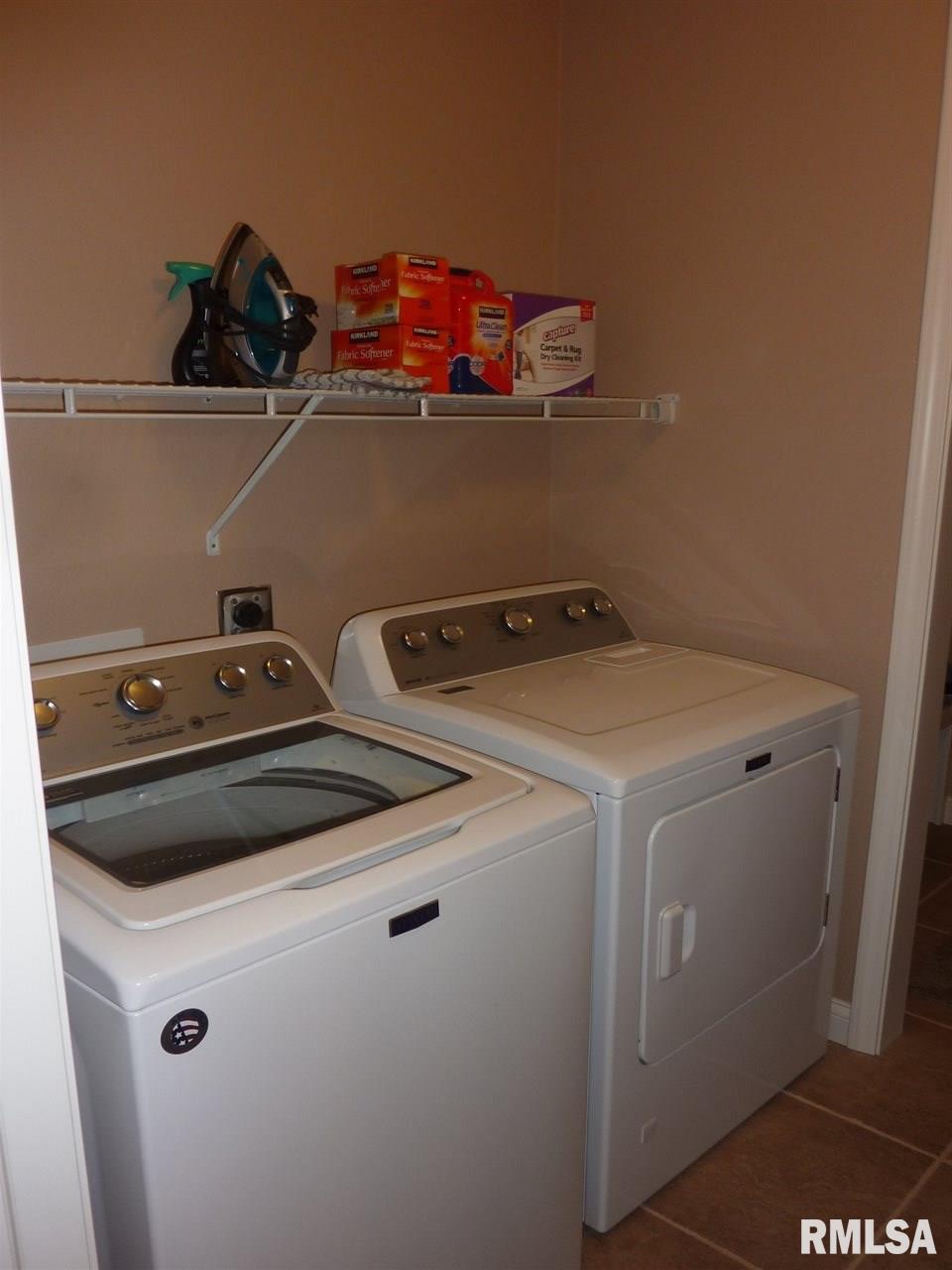 910 Devonshire Road Washington, IL 61571 - Photo 13 of 36 Gallery Image 13