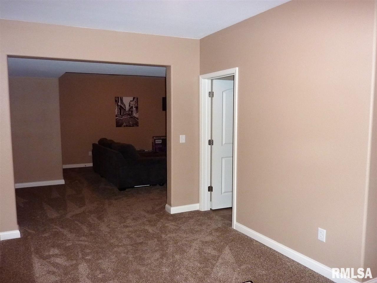 910 Devonshire Road Washington, IL 61571 - Photo 17 of 36 Gallery Image 17
