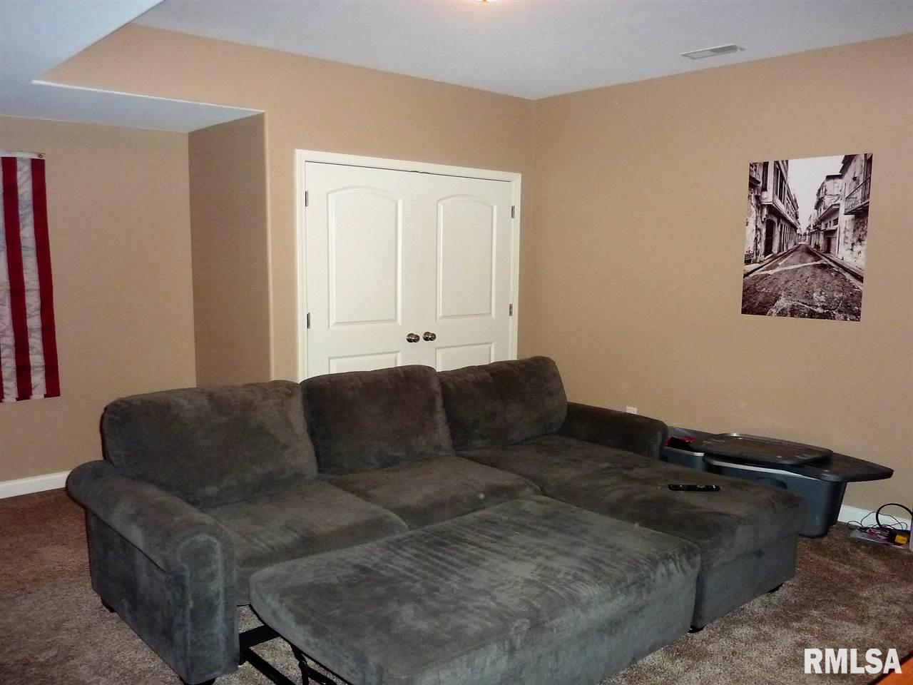 910 Devonshire Road Washington, IL 61571 - Photo 19 of 36 Gallery Image 19