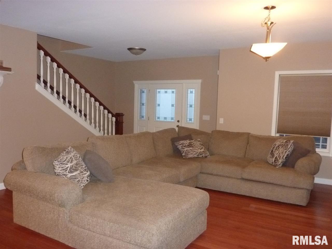 910 Devonshire Road Washington, IL 61571 - Photo 2 of 36 Gallery Image 2