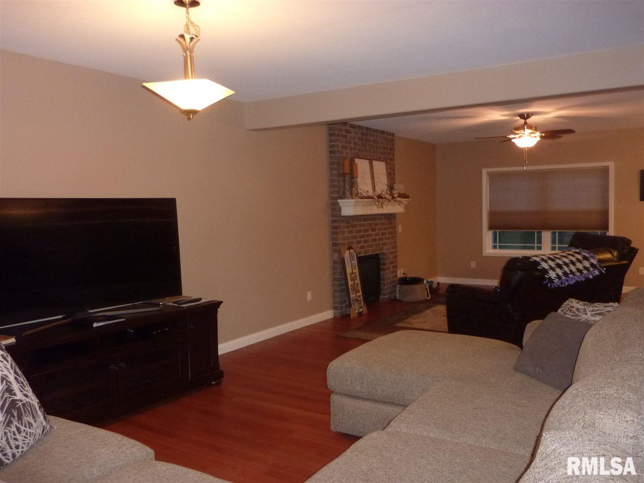 910 Devonshire Road Washington, IL 61571 - Photo 4 of 36 Gallery Image 4