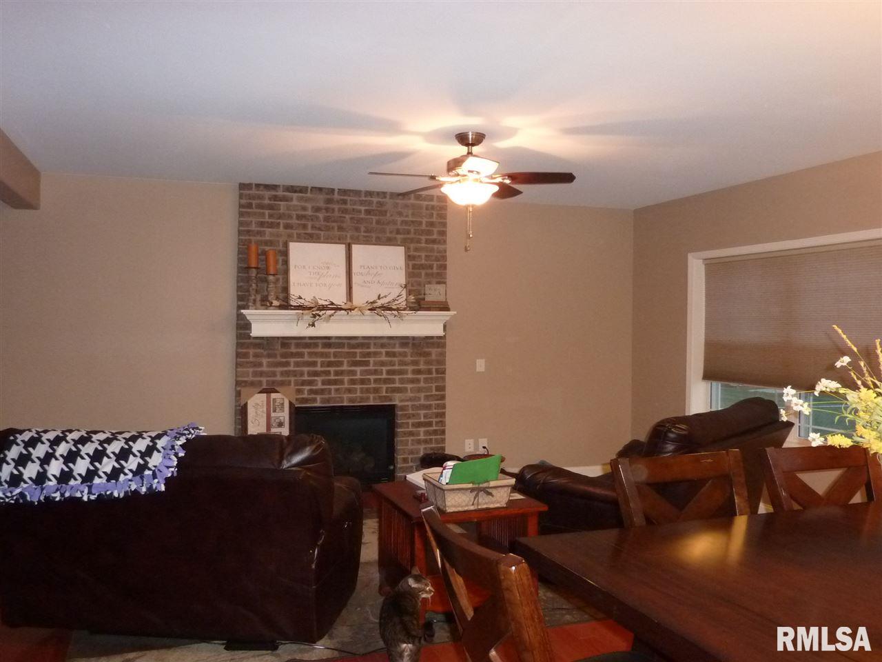 910 Devonshire Road Washington, IL 61571 - Photo 6 of 36 Gallery Image 6