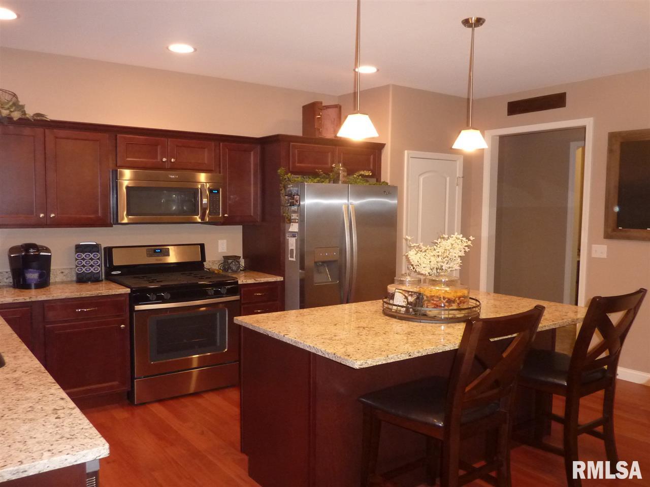910 Devonshire Road Washington, IL 61571 - Photo 7 of 36 Gallery Image 7