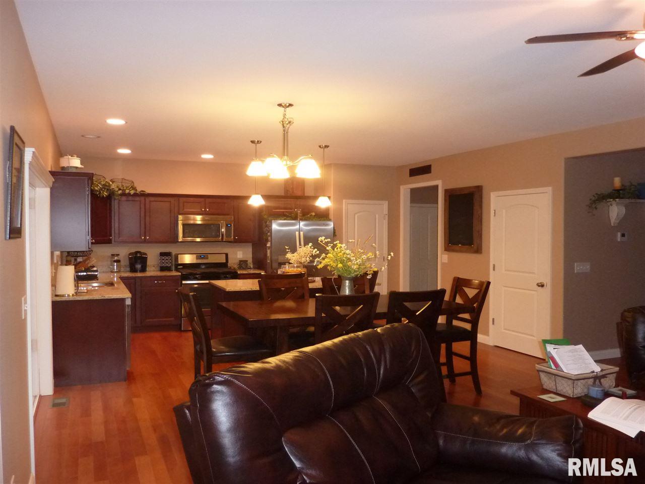 910 Devonshire Road Washington, IL 61571 - Photo 8 of 36 Gallery Image 8