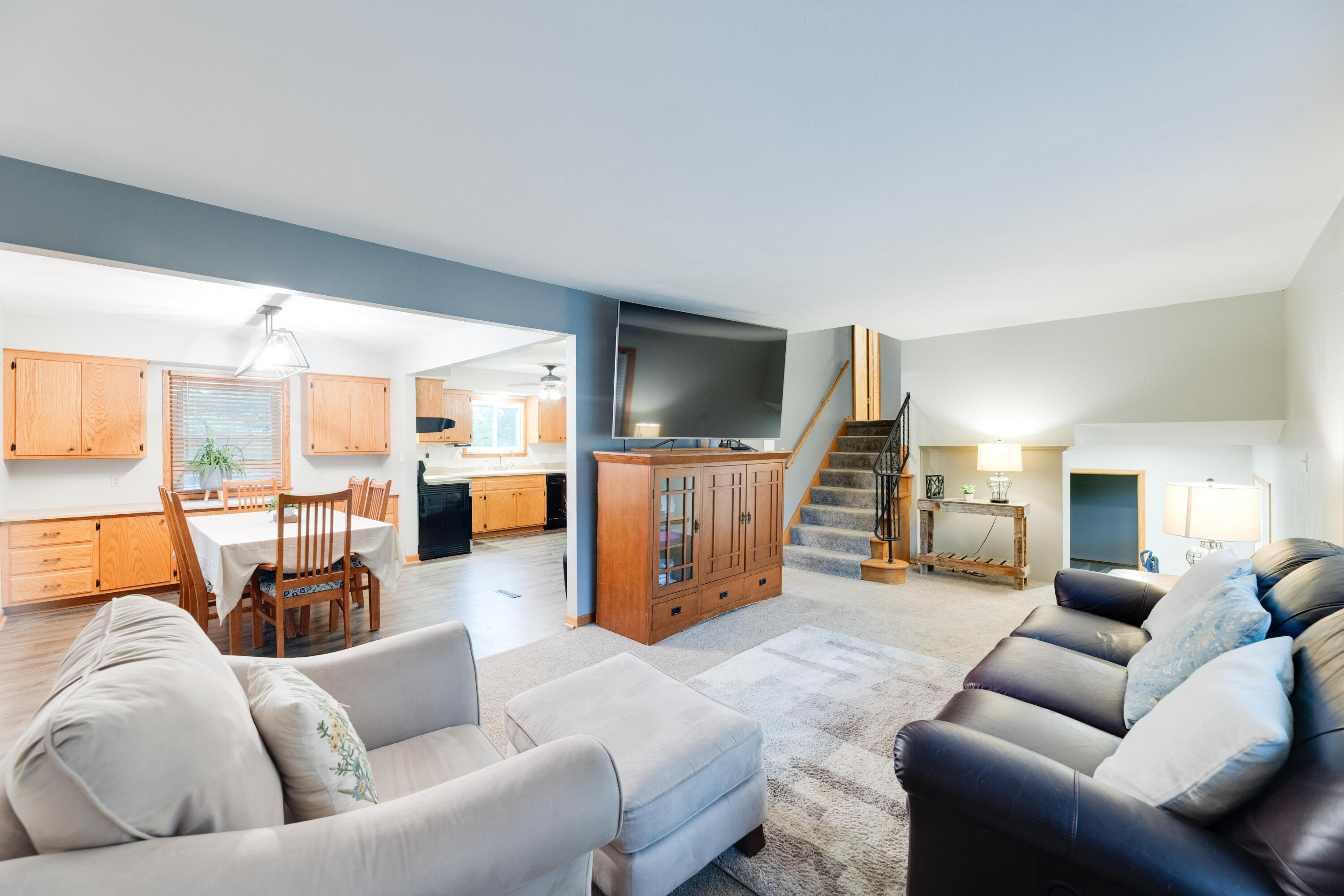 S93W31289 County Rd NN Mukwonago, WI 53149 - Photo 9 of 26 Living Room