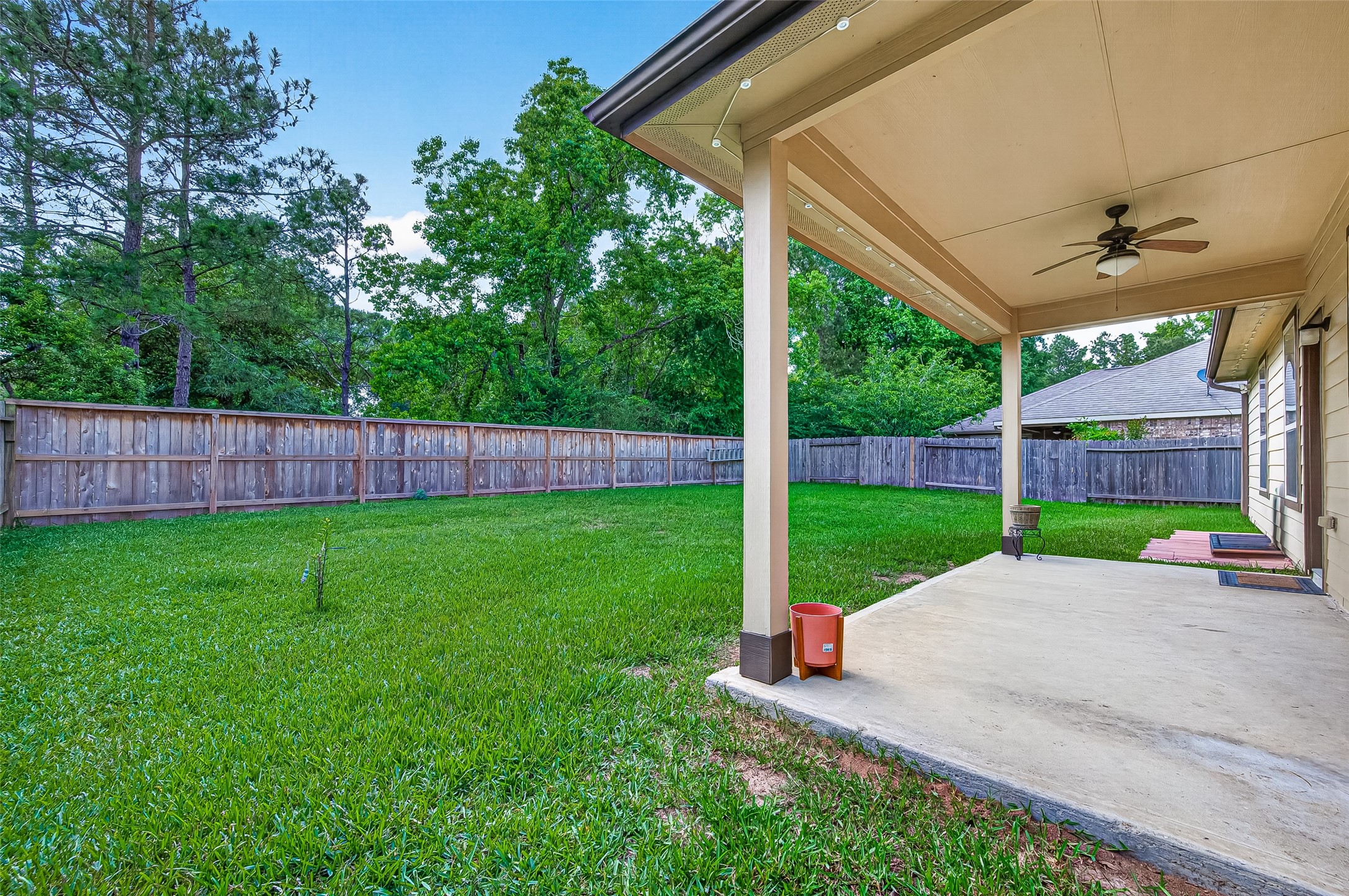 8 Landscape Court Conroe, TX 77301 - Photo 40 of 43 a view of a back yard with a patio
