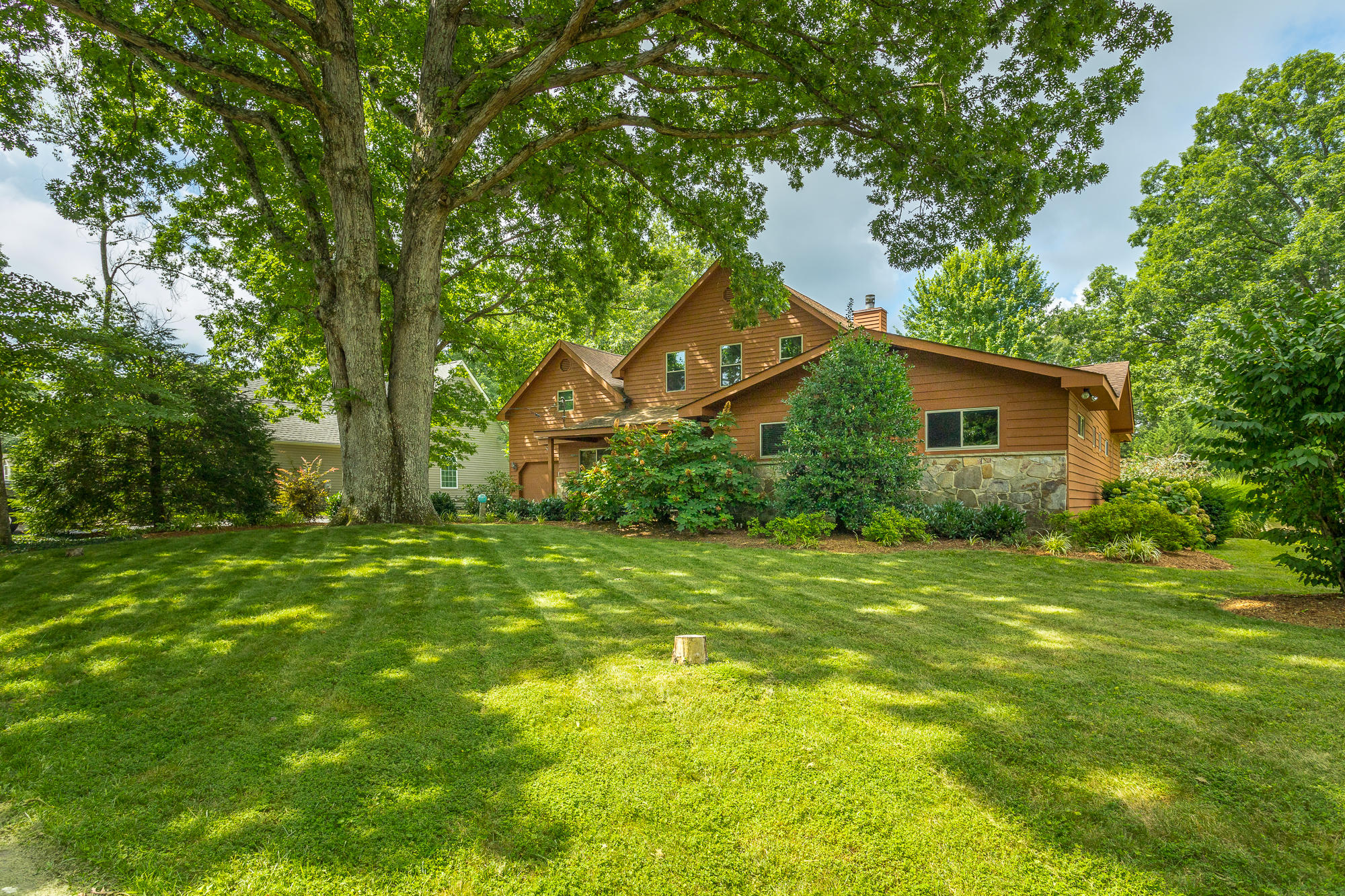 313 Hampton Road Signal Mountain, TN 37377 - Photo 1 of 69 313 Hampton Rd. HD-71