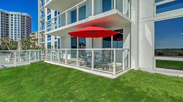 $1,595,000 | 2425 Gulf Of Mexico Drive, Unit 1E, Longboat Key, FL 34228