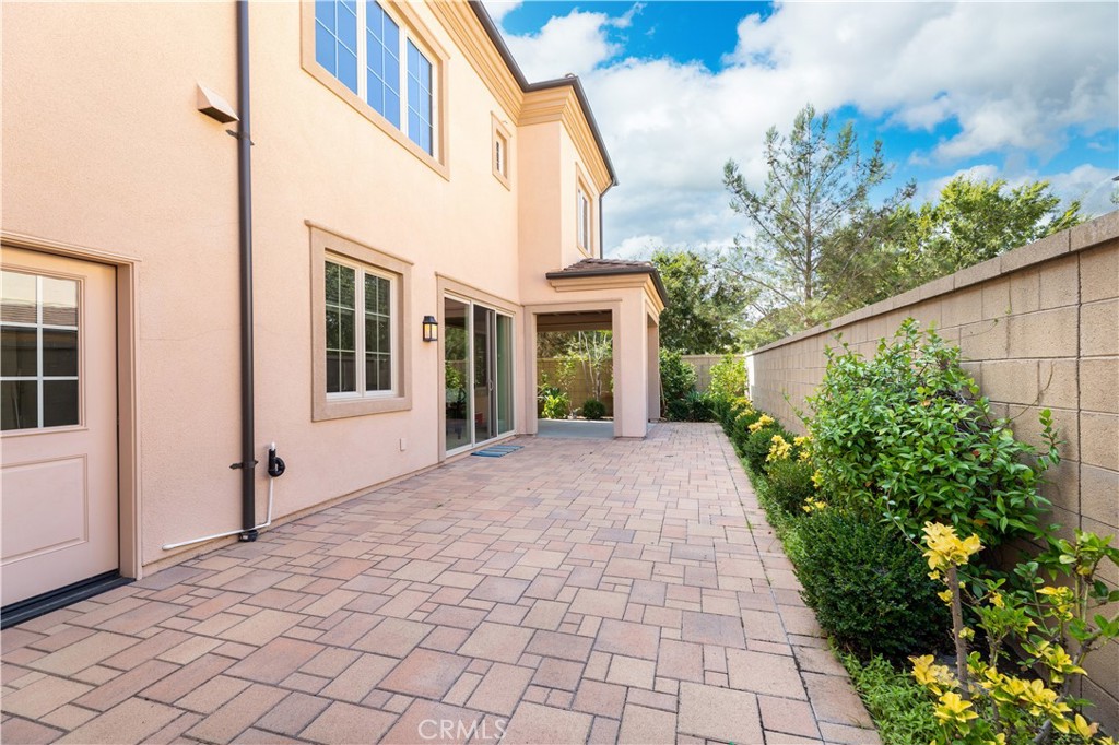 71 Thornapple Irvine, CA 92620 - Photo 33 of 33 a view of a house with a yard