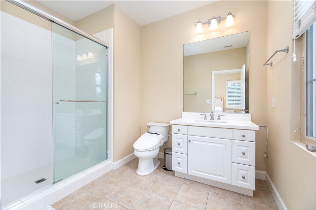 71 Thornapple Irvine, CA 92620 - Photo 4 of 33 a bathroom with a toilet a sink and a mirror