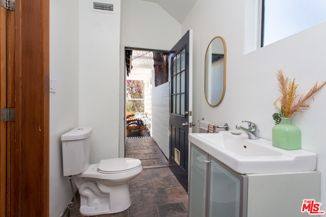853 Coronado Terrace Los Angeles, CA 90026 - Photo 14 of 24