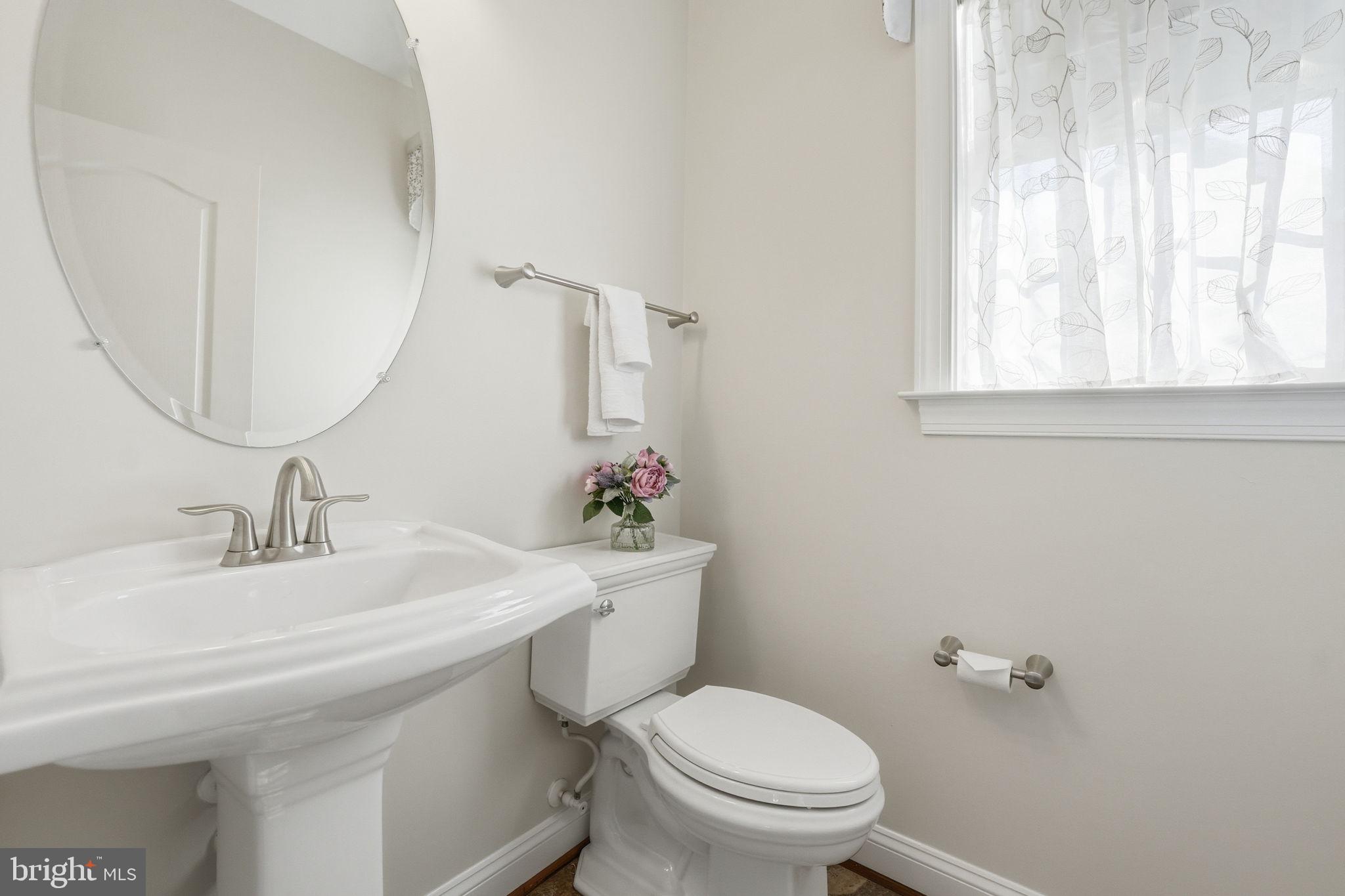 13060 Queen Chapel Road Woodbridge, VA 22193 - Photo 10 of 77 Main level half bath