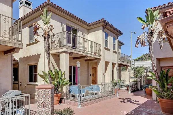 $1,099,000 | 1733 Aviation Boulevard, Redondo Beach, CA 90278