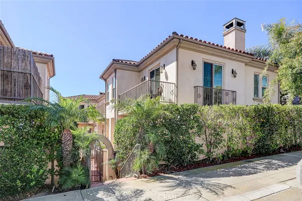 $1,099,000 | 1733 Aviation Boulevard, Redondo Beach, CA 90278