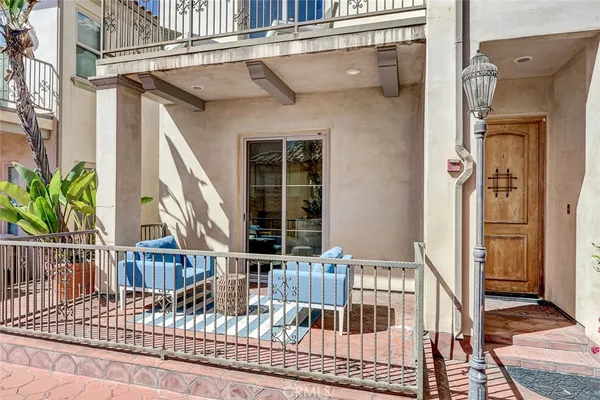 $1,099,000 | 1733 Aviation Boulevard, Redondo Beach, CA 90278