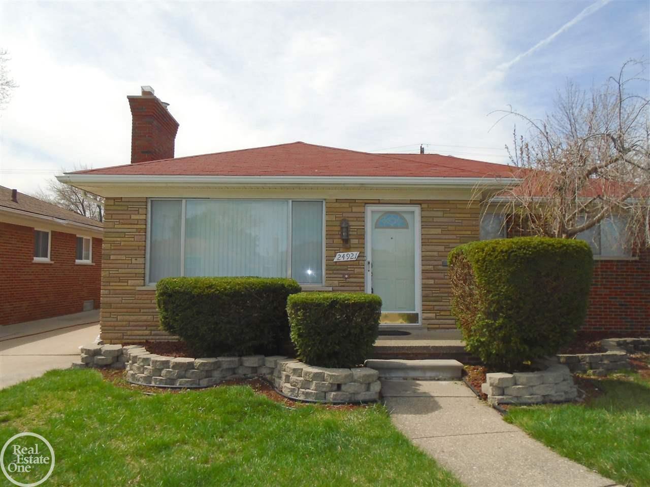 24921 Roxana Avenue Eastpointe, MI 48021 - Photo 2 of 29 31377681-1.JPG