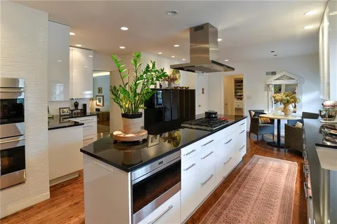 $1,295,000 | 1240 West 64th Terrace, Kansas City, MO 64113