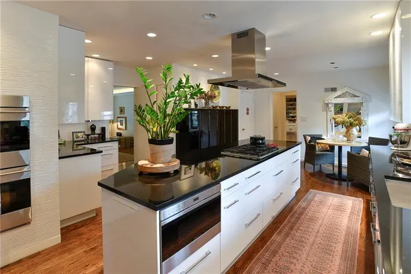 $1,295,000 | 1240 West 64th Terrace, Kansas City, MO 64113