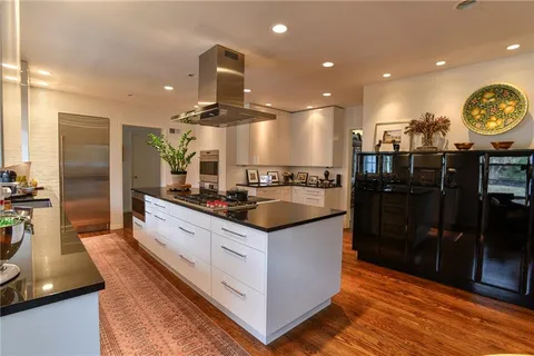 $1,295,000 | 1240 West 64th Terrace, Kansas City, MO 64113
