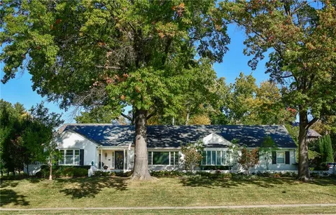 $1,295,000 | 1240 West 64th Terrace, Kansas City, MO 64113