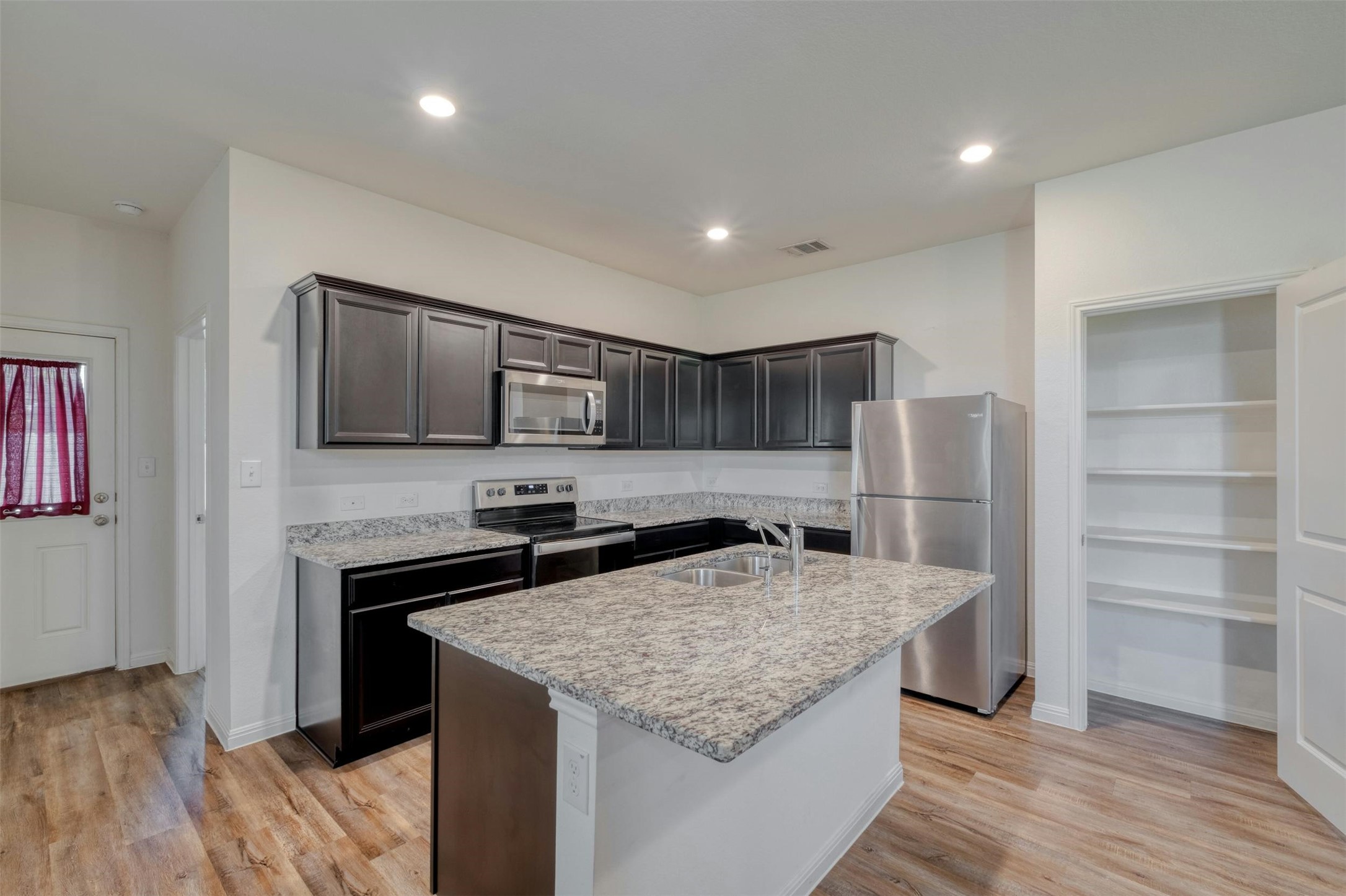 129 Athena Way Jarrell, TX 76537 - Photo 4 of 15