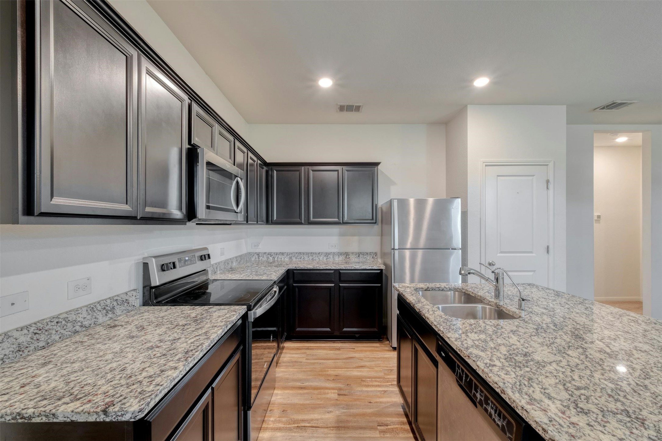 129 Athena Way Jarrell, TX 76537 - Photo 5 of 15