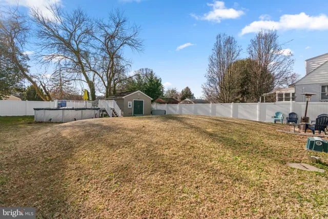 a view of yard with trees in the background