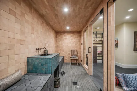 a very nice looking room with many windows