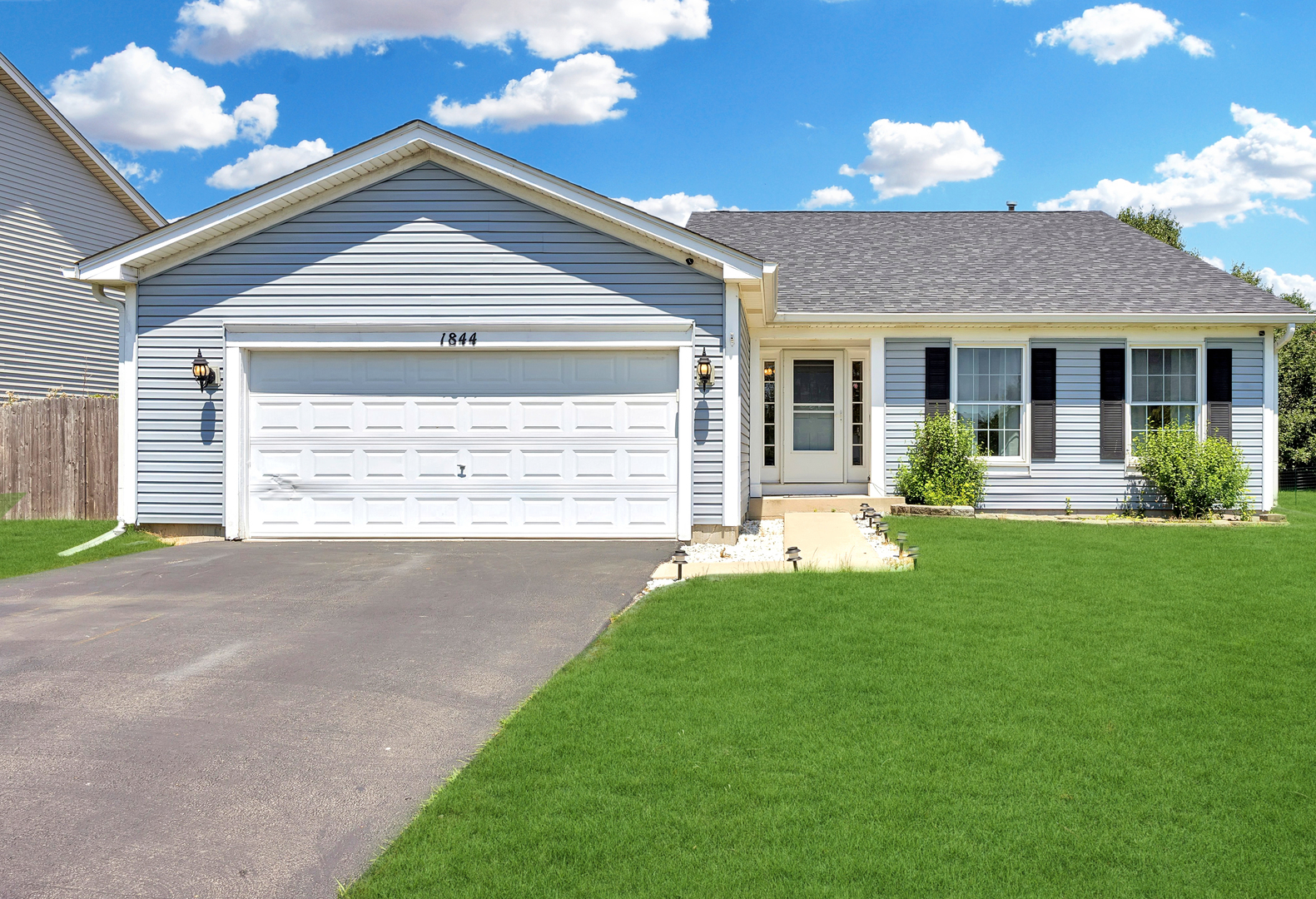 1844 Kendall Ridge Boulevard Plainfield, IL 60586 - Photo 1 of 43