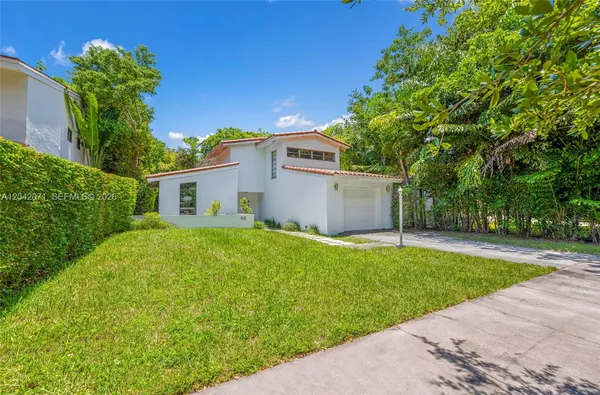 $7,100 | 920 Aguero Avenue, Coral Gables, FL 33146