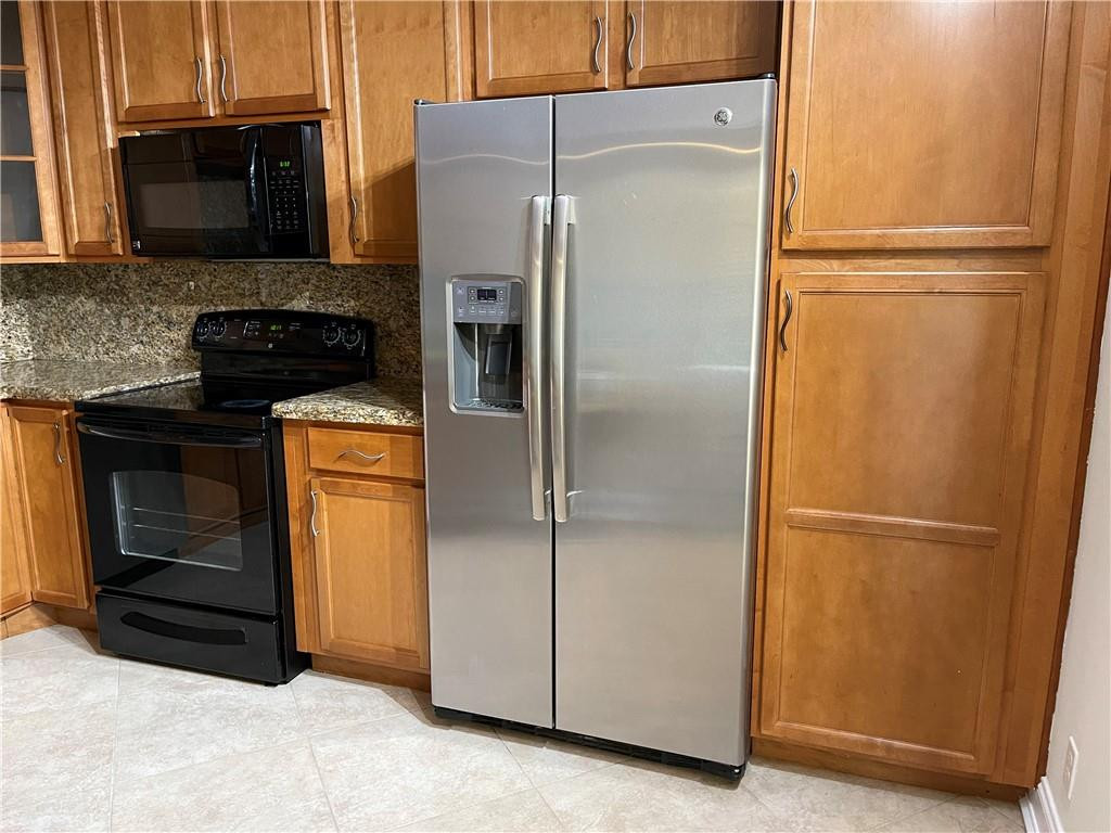 491 Racquet Club Road, Unit 109 Weston, FL 33326 - Photo 28 of 39 a kitchen with metallic refrigerator freezer and a dishwasher