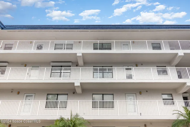 a large building with a lot of windows