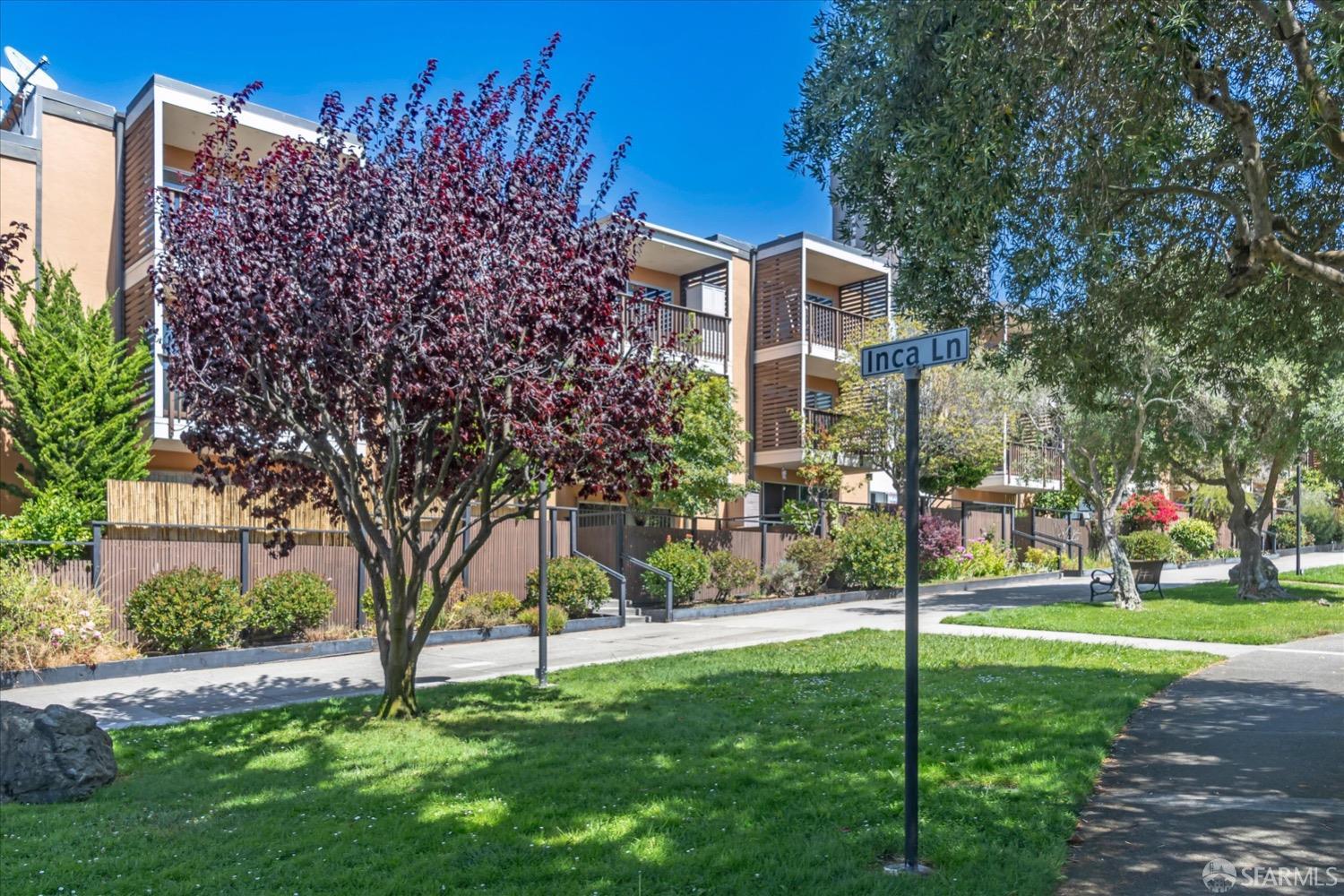 20 Inca Lane, Unit 2 San Francisco, CA 94115 - Photo 32 of 36 a view of a building with a yard
