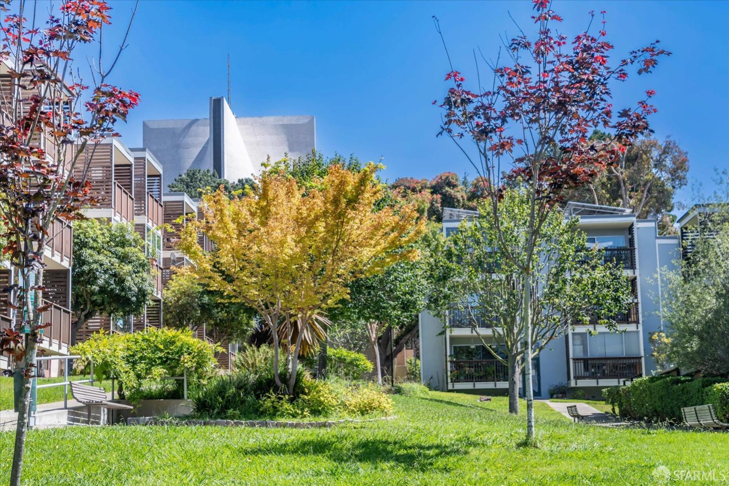 20 Inca Lane, Unit 2 San Francisco, CA 94115 - Photo 34 of 36 a view of a house with a yard
